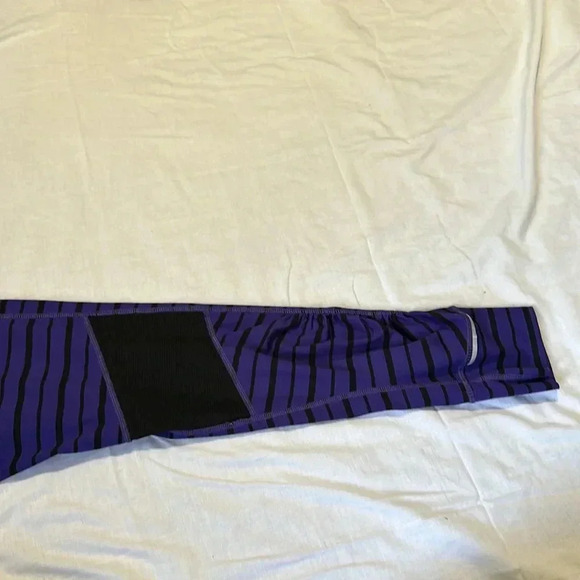 Athleta purple & black striped  leggings size Medium ruched side mesh back knee - Picture 9 of 9